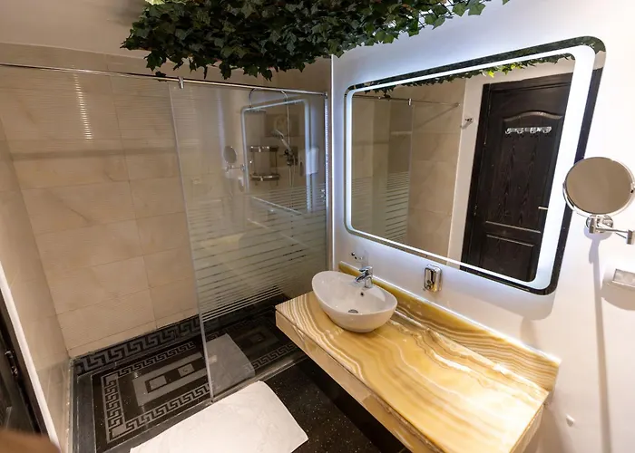 Luxury 3Br Pool View Near Airport!
