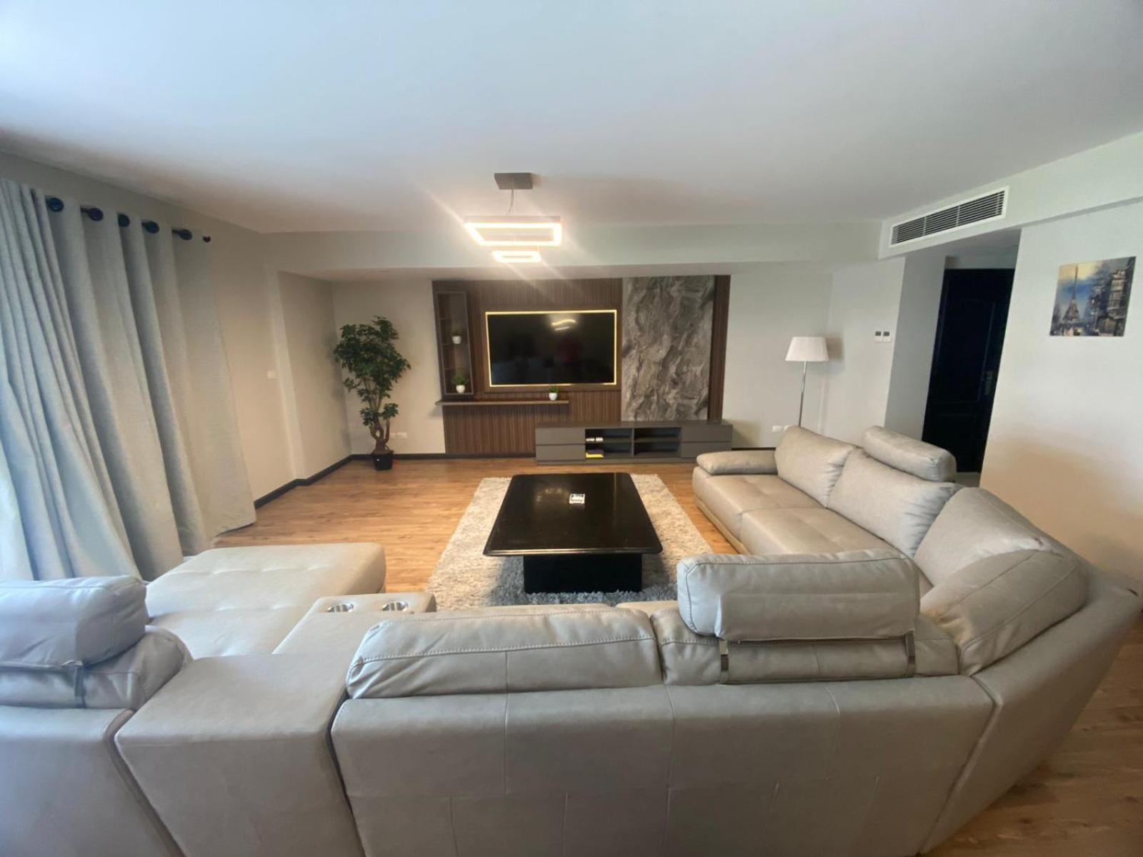 Apartment Luxury 3br Pool View Near Airport! Cairo