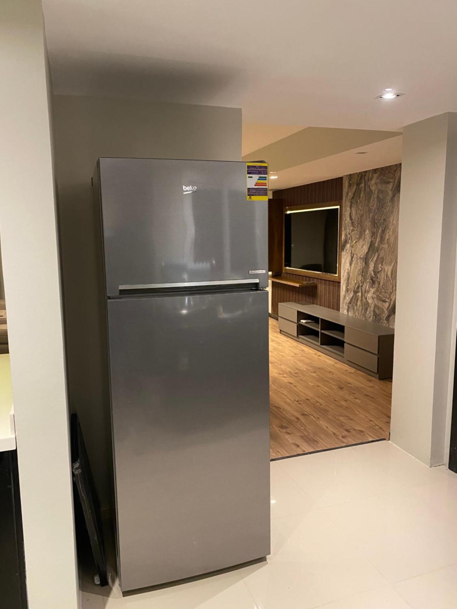 Luxury 3br Pool View Near Airport! Apartment