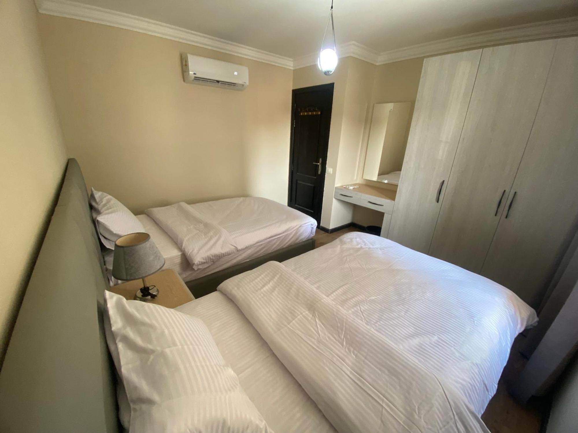 Apartment Luxury 3br Pool View Near Airport!