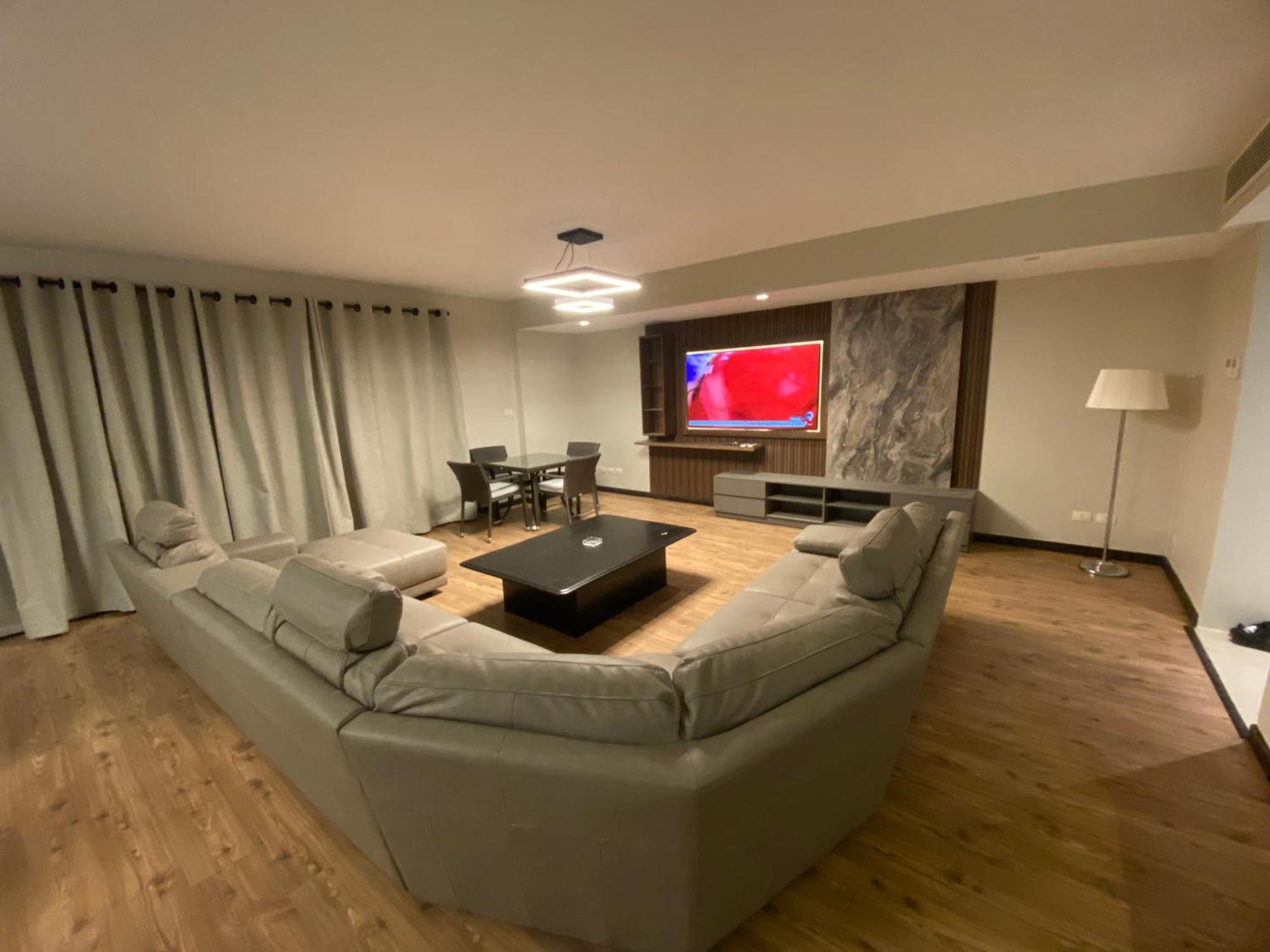 Apartment Luxury 3br Pool View Near Airport! *