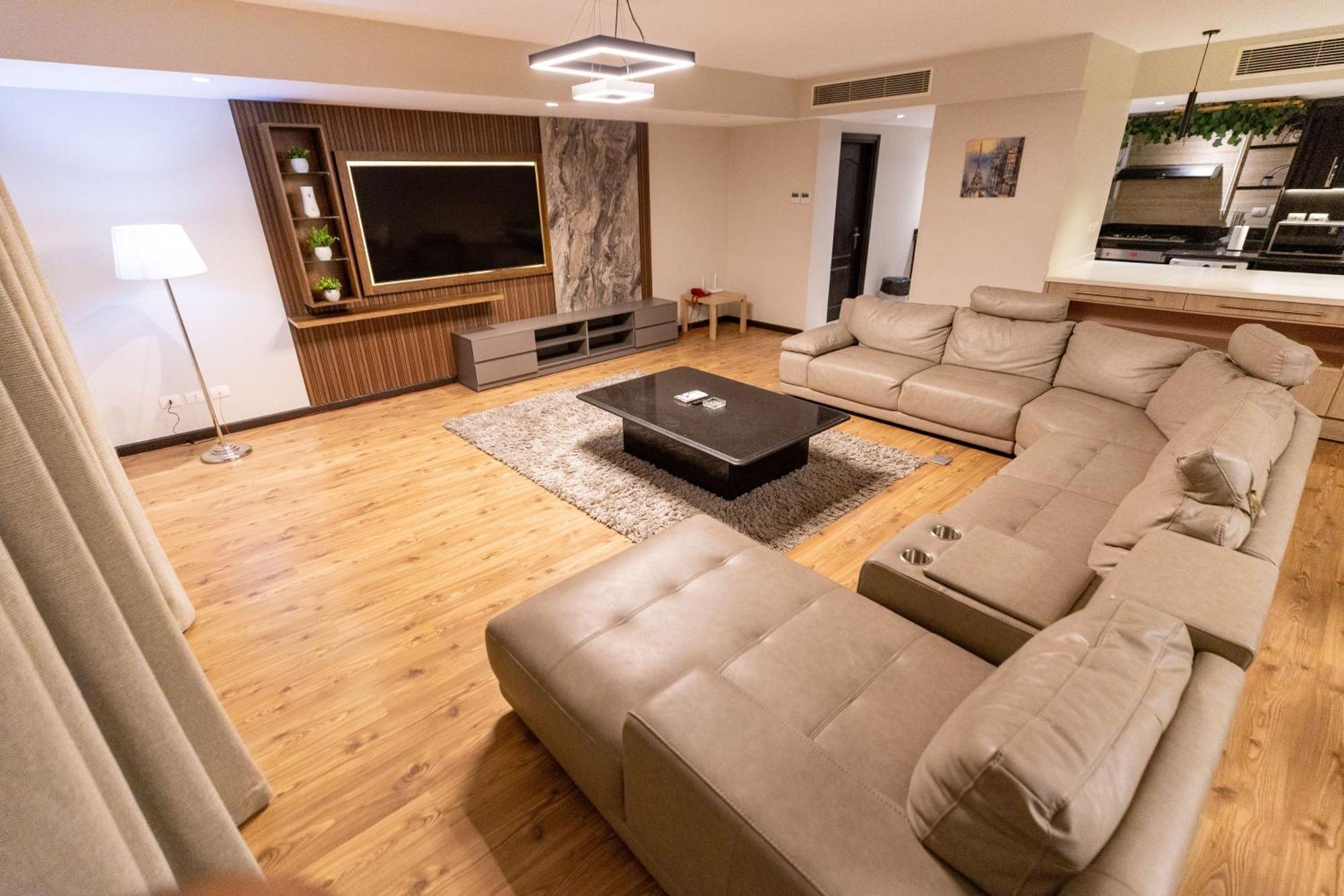 Apartment Luxury 3br Pool View Near Airport!