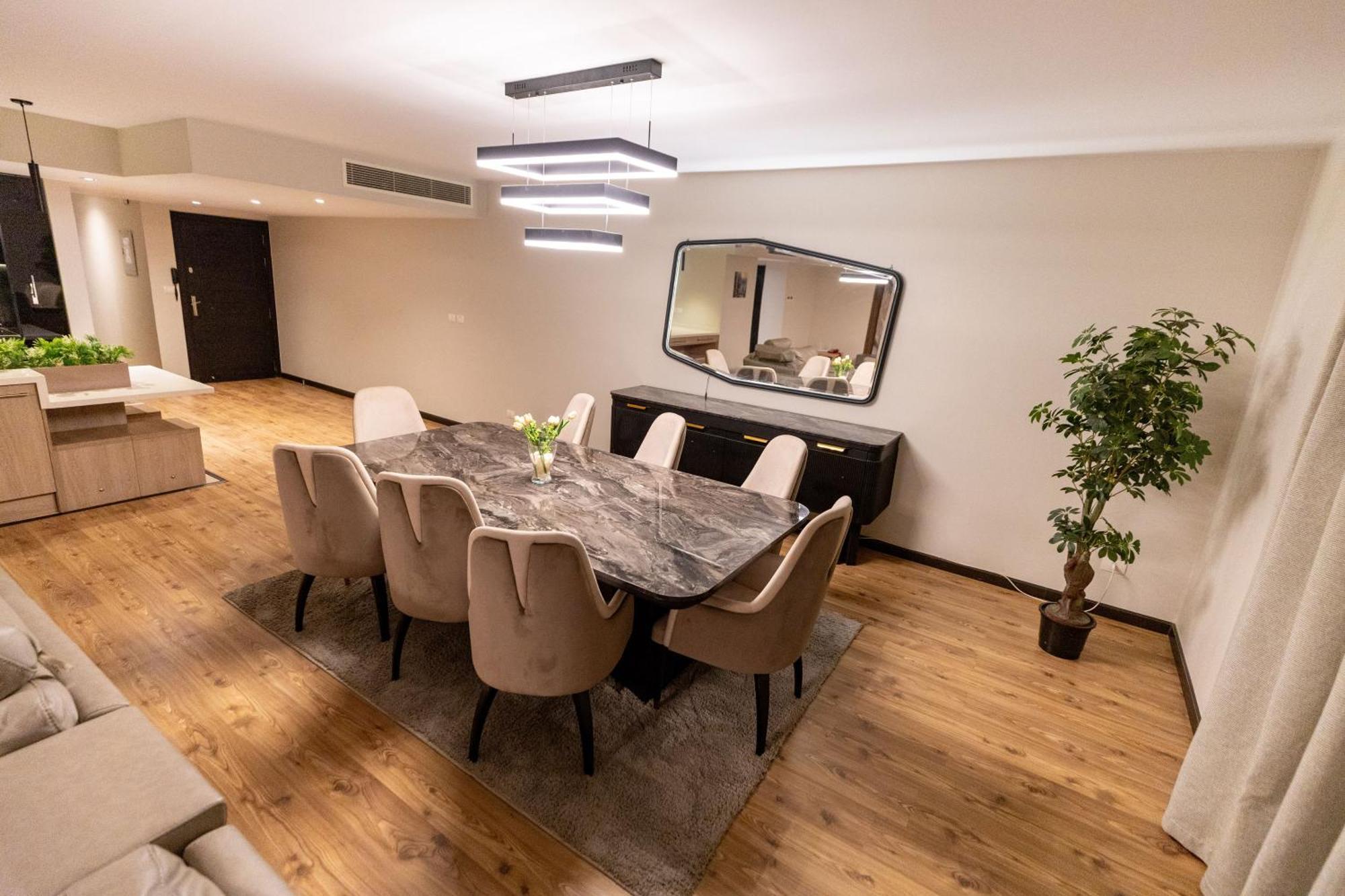 Apartment Luxury 3br Pool View Near Airport!